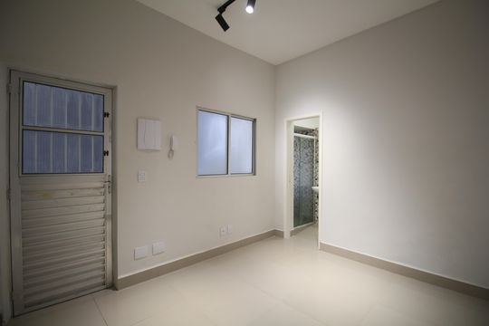 Casa para alugar com 1 quarto, 42m² em Parque Albina, Taboão da Serra