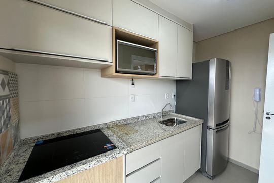 Cozinha de apartamento para alugar com 1 quarto, 46m² em Empresarial 18 do Forte, Barueri