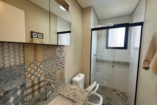 Banheiro de apartamento para alugar com 1 quarto, 46m² em Empresarial 18 do Forte, Barueri