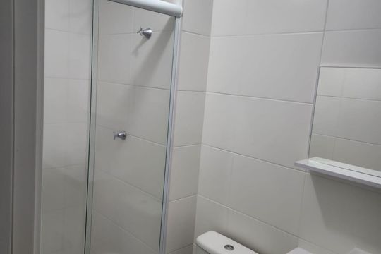 Banheiro de apartamento à venda com 1 quarto, 37m² em Vila das Belezas, São Paulo