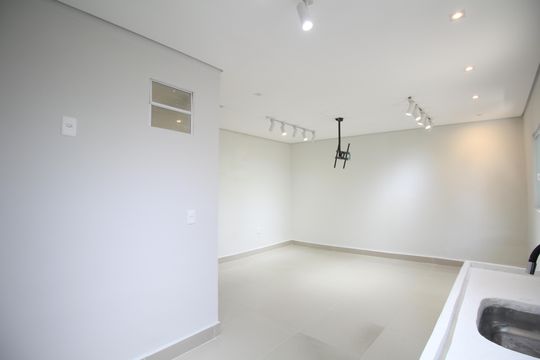 Casa para alugar com 1 quarto, 31m² em Parque Albina, Taboão da Serra