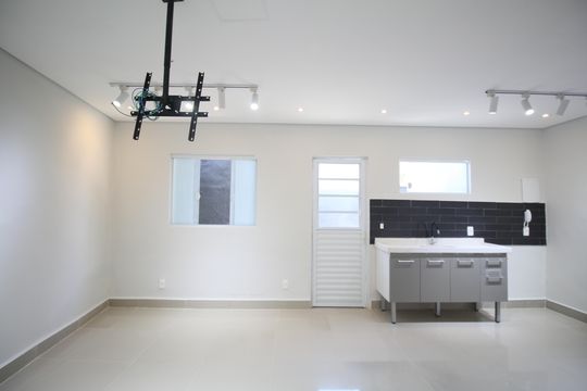 Casa para alugar com 1 quarto, 31m² em Parque Albina, Taboão da Serra
