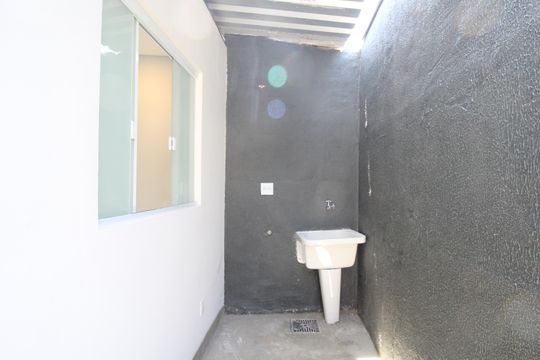 Casa para alugar com 1 quarto, 31m² em Parque Albina, Taboão da Serra