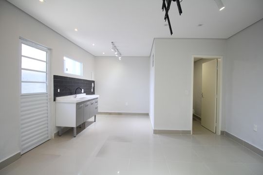 Casa para alugar com 1 quarto, 31m² em Parque Albina, Taboão da Serra