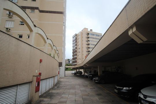 Garagem de apartamento para alugar com 3 quartos, 145m² em Petrópolis, Porto Alegre