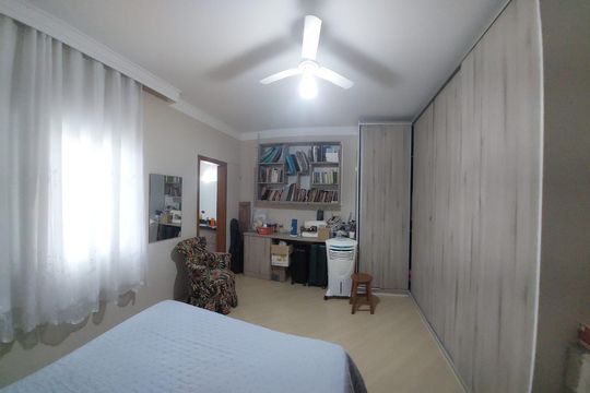 Casa à venda com 3 quartos, 125m² em Jardim Andrea Demarchi, São Bernardo do Campo