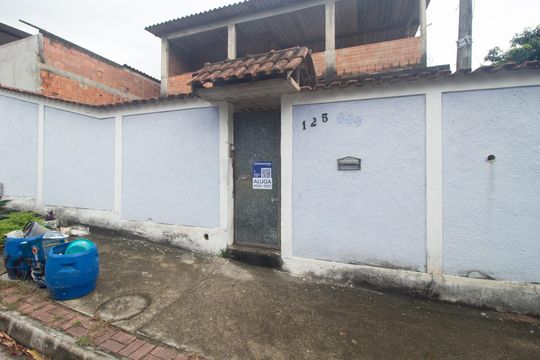 Fachada de casa para alugar com 2 quartos, 150m² em Guaratiba, Rio de Janeiro