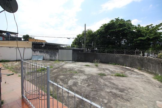 Quintal de casa para alugar com 2 quartos, 110m² em Curicica, Rio de Janeiro