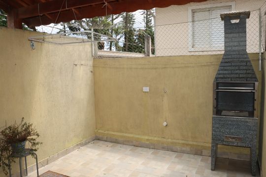 Casa de Condomínio para alugar com 2 quartos, 65m² em Cemucam, Cotia