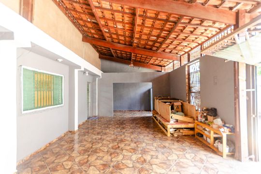 Garagem de casa à venda com 3 quartos, 300m² em Vila Zat, São Paulo