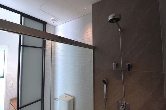 Banheiro da Suíte 2 de apartamento para alugar com 2 quartos, 91m² em Itaim Bibi, São Paulo
