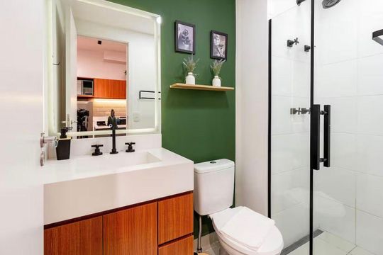 Banheiro de kitnet/studio à venda com 1 quarto, 24m² em Cidade Monções, São Paulo
