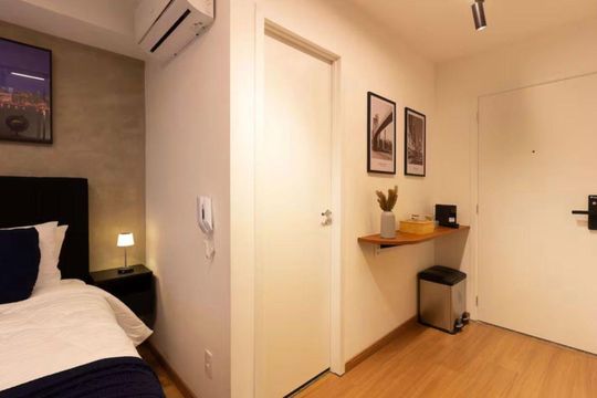 Sala / Quarto de kitnet/studio à venda com 1 quarto, 24m² em Cidade Monções, São Paulo