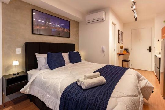 Sala / Quarto de kitnet/studio à venda com 1 quarto, 24m² em Cidade Monções, São Paulo