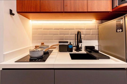 Cozinha de kitnet/studio à venda com 1 quarto, 24m² em Cidade Monções, São Paulo