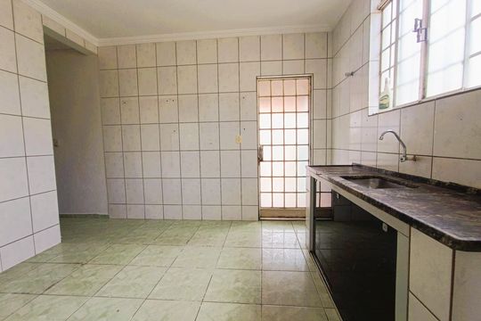 Cozinha de casa para alugar com 2 quartos, 80m² em Jardim das Alterosas - 2ª Seção, Betim