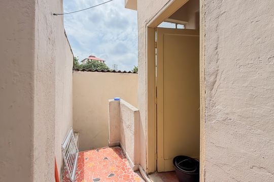 Piso Inferior - Quintal de casa à venda com 2 quartos, 150m² em Vila Monumento, São Paulo