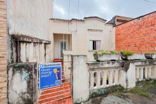 Fachada de casa à venda com 2 quartos, 150m² em Vila Monumento, São Paulo