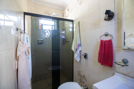Banheiro quarto 1 de casa à venda com 4 quartos, 320m² em Vila Feliz, São Paulo