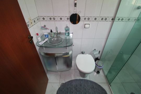 Quarto 1 - Banheiro de casa à venda com 3 quartos, 216m² em Parque Sao Domingos, São Paulo