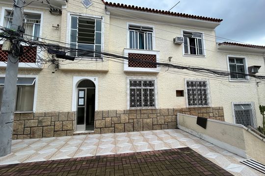 Fachada de casa à venda com 2 quartos, 70m² em Todos Os Santos, Rio de Janeiro
