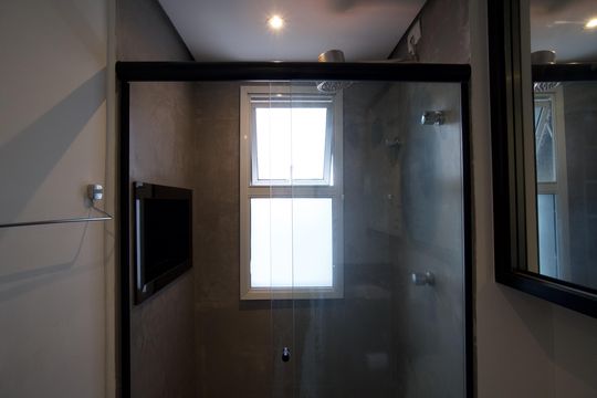 Banheiro de kitnet/studio à venda com 1 quarto, 30m² em Pinheiros, São Paulo