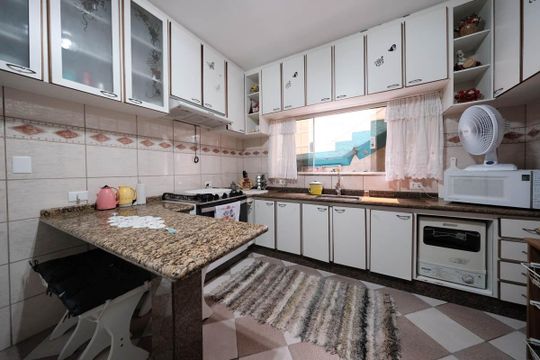 Cozinha de casa à venda com 4 quartos, 192m² em Parque Savoi City, São Paulo