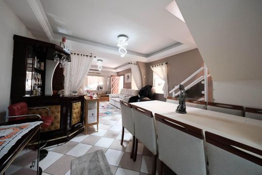 Sala de casa à venda com 4 quartos, 192m² em Parque Savoi City, São Paulo