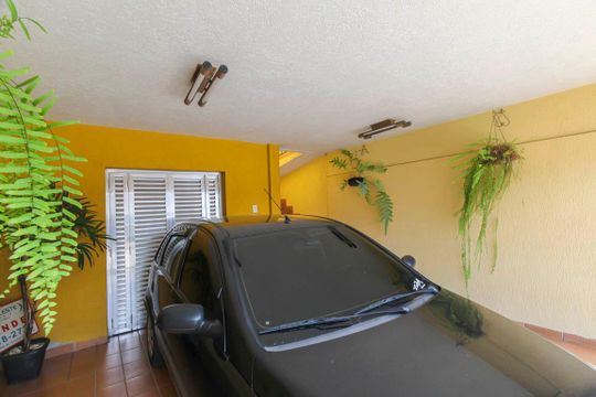 Garagem de casa à venda com 3 quartos, 135m² em Vila Ivg, São Paulo