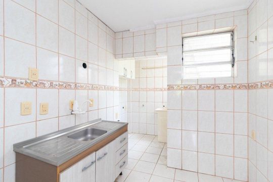 Cozinha de apartamento à venda com 2 quartos, 43m² em Santo Antônio, Porto Alegre
