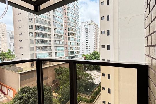 Quarto varanda de apartamento para alugar com 1 quarto, 40m² em Indianópolis, São Paulo