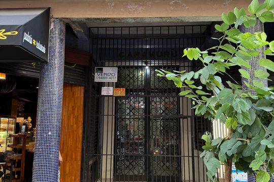 Fachada de apartamento para alugar com 1 quarto, 70m² em Santa Ifigênia, São Paulo