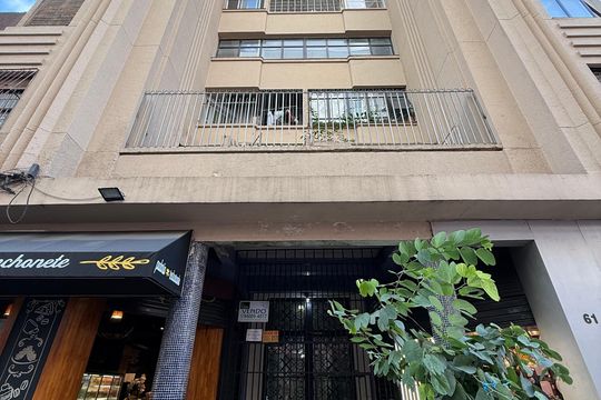 Fachada de apartamento para alugar com 1 quarto, 70m² em Santa Ifigênia, São Paulo