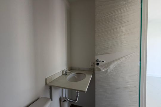 Banheiro social de apartamento à venda com 2 quartos, 46m² em Jacarepaguá, Rio de Janeiro