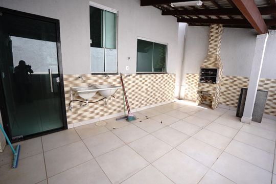 Casa à venda com 3 quartos, 180m² em Residencial Center Ville, Goiânia