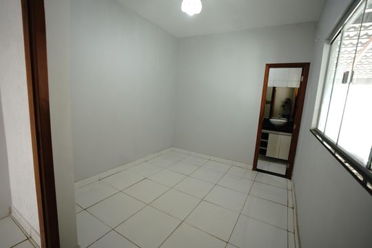 Casa à venda com 3 quartos, 180m² em Residencial Center Ville, Goiânia