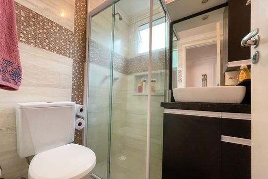 Banheiro de apartamento à venda com 2 quartos, 48m² em Vila Bela Vista (zona Norte), São Paulo