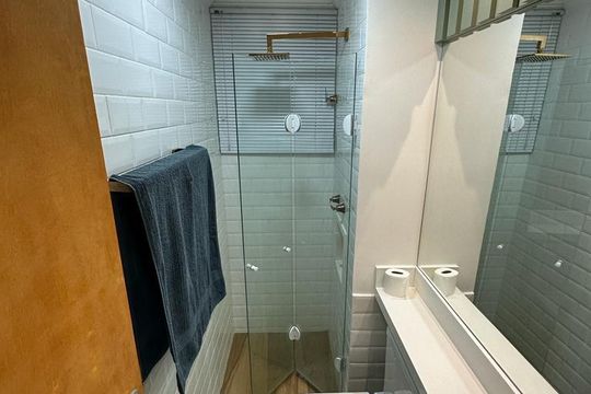 Banheiro de apartamento à venda com 2 quartos, 43m² em Recreio dos Bandeirantes, Rio de Janeiro