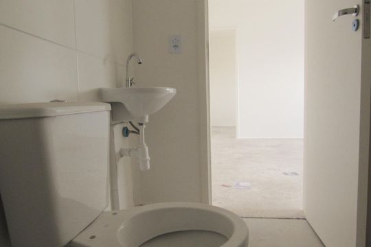 Banheiro de apartamento à venda com 1 quarto, 42m² em Vila Yolanda, Osasco