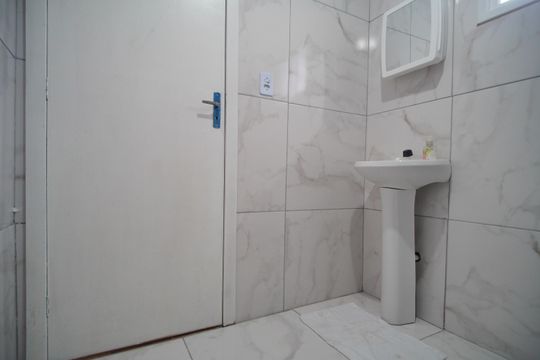 Banheiro de casa para alugar com 2 quartos, 55m² em Arroio da Manteiga, São Leopoldo