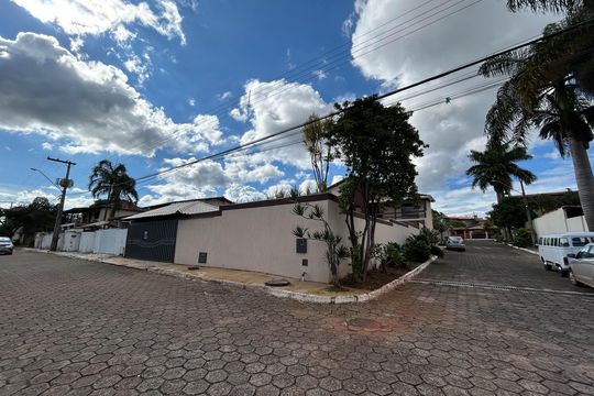Fachada de casa de condomínio para alugar com 4 quartos, 400m² em Sobradinho, Brasília