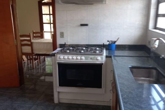 Cozinha de casa para alugar com 3 quartos, 720m² em Interlagos, São Paulo