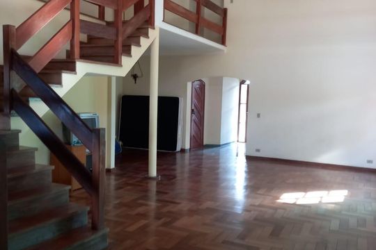 Casa para alugar com 3 quartos, 720m² em Interlagos, São Paulo