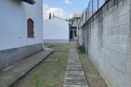 Área externa de casa para alugar com 3 quartos, 720m² em Interlagos, São Paulo