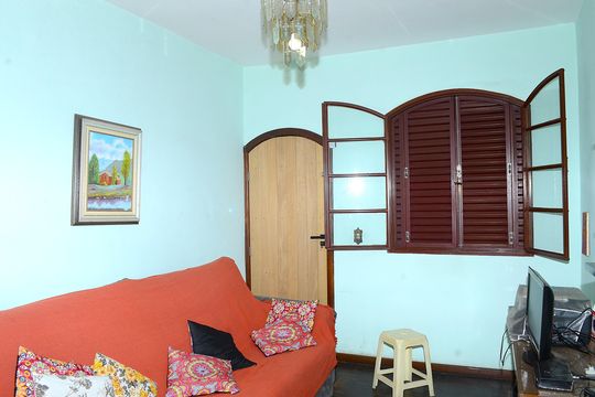 Sala de TV de casa à venda com 4 quartos, 360m² em Goiânia, Belo Horizonte