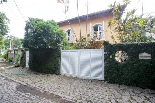 Fachada de casa à venda com 3 quartos, 200m² em Freguesia (jacarepaguá), Rio de Janeiro