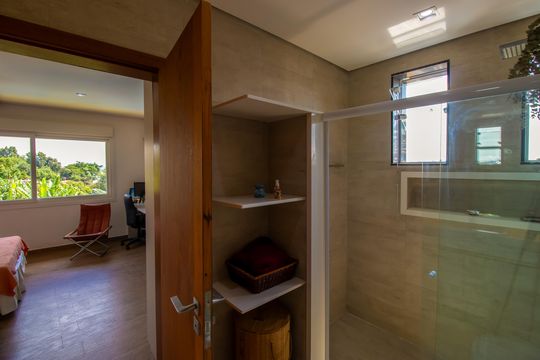 Banheiro do Quarto 4 - Suíte de casa de condomínio para alugar com 5 quartos, 660m² em São Paulo Ii, Cotia