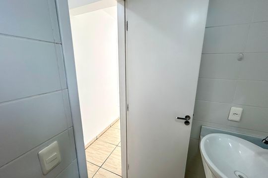 Banheiro 1 de apartamento para alugar com 2 quartos, 65m² em Vila das Palmeiras, Guarulhos