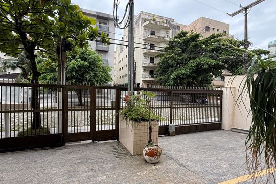 Fachada de apartamento para alugar com 3 quartos, 100m² em Jardim Belmar, Guarujá