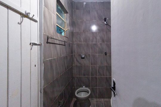 Banheiro de casa para alugar com 2 quartos, 58m² em Cidade Ariston Estela Azevedo, Carapicuíba